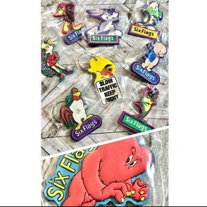 🌺SOLD🌺 Vintage Looney Tunes key chain lot from six flags